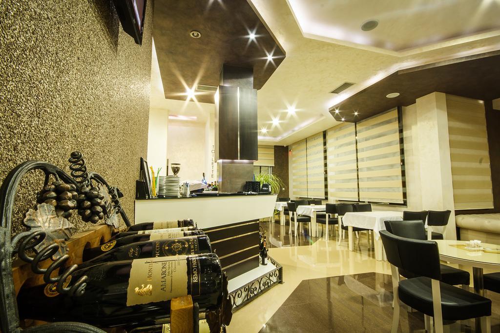 Hotel Oasis Подгорица Экстерьер фото