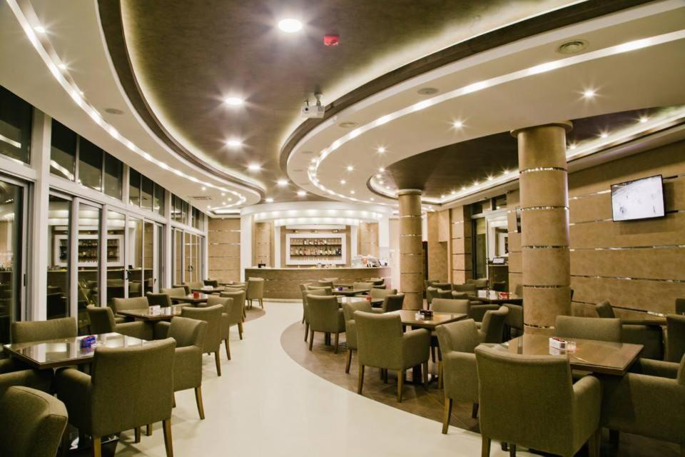 Hotel Oasis Подгорица Экстерьер фото