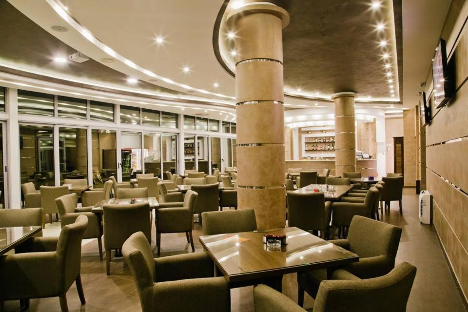 Hotel Oasis Подгорица Экстерьер фото