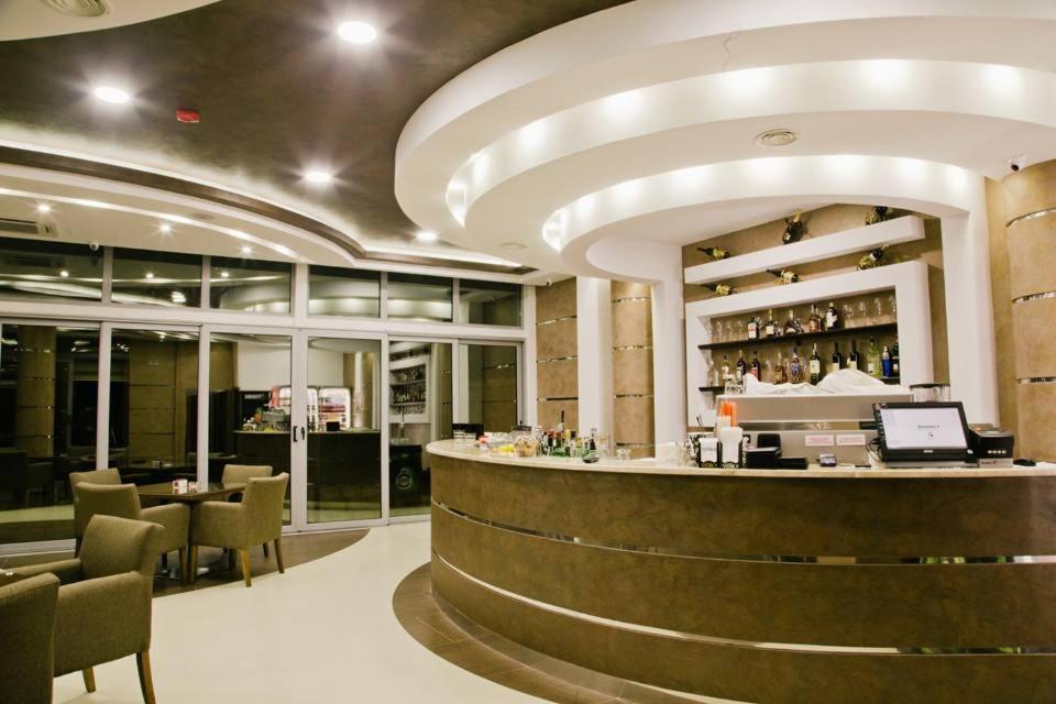 Hotel Oasis Подгорица Экстерьер фото
