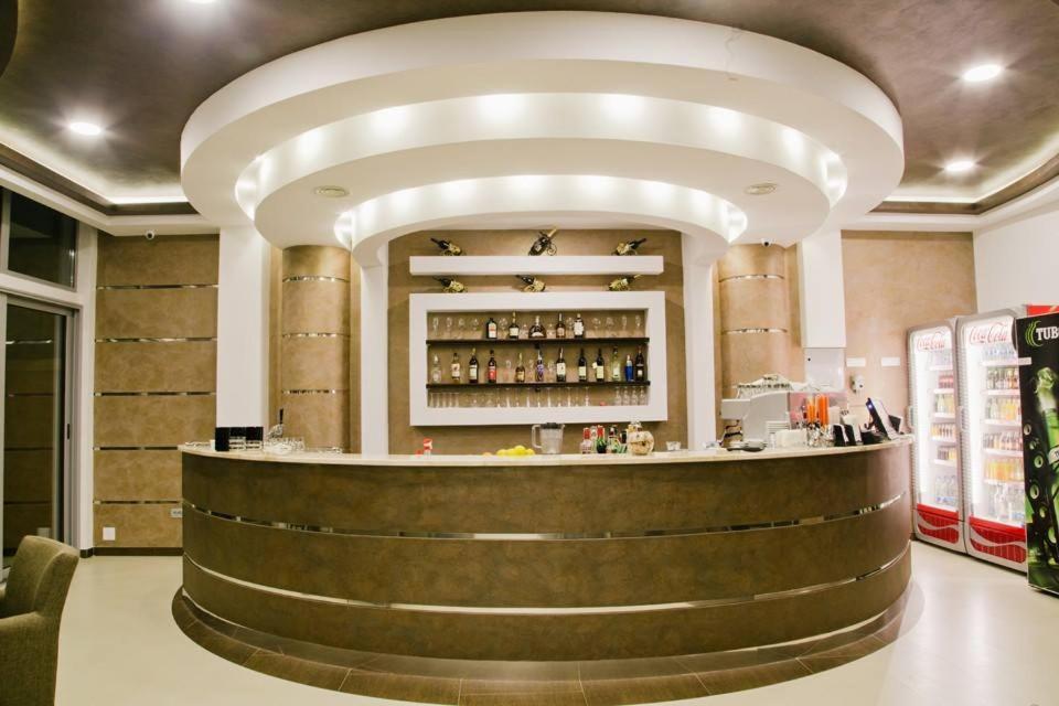 Hotel Oasis Подгорица Экстерьер фото