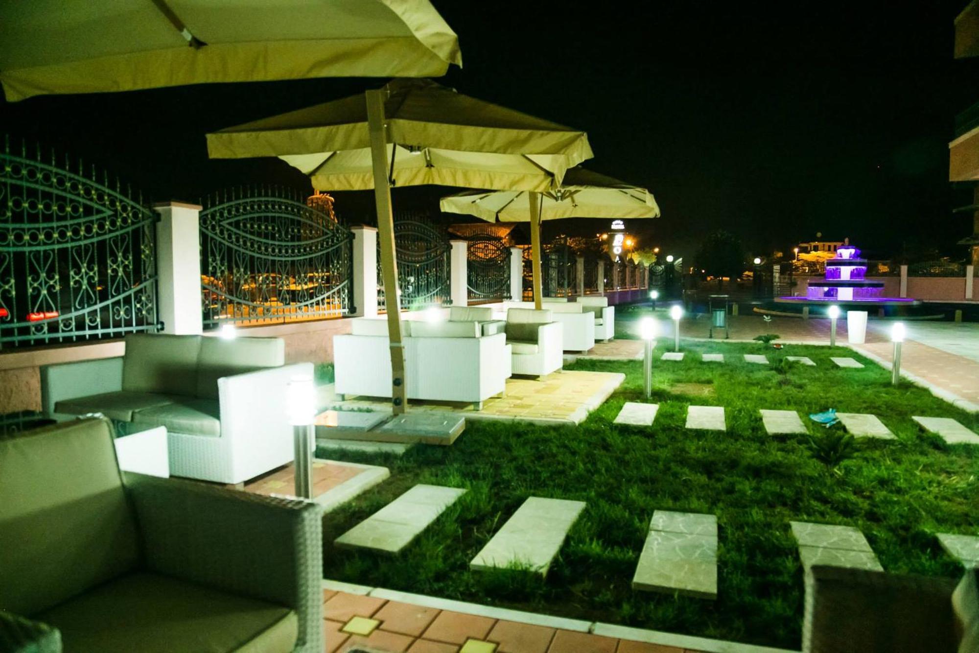 Hotel Oasis Подгорица Экстерьер фото