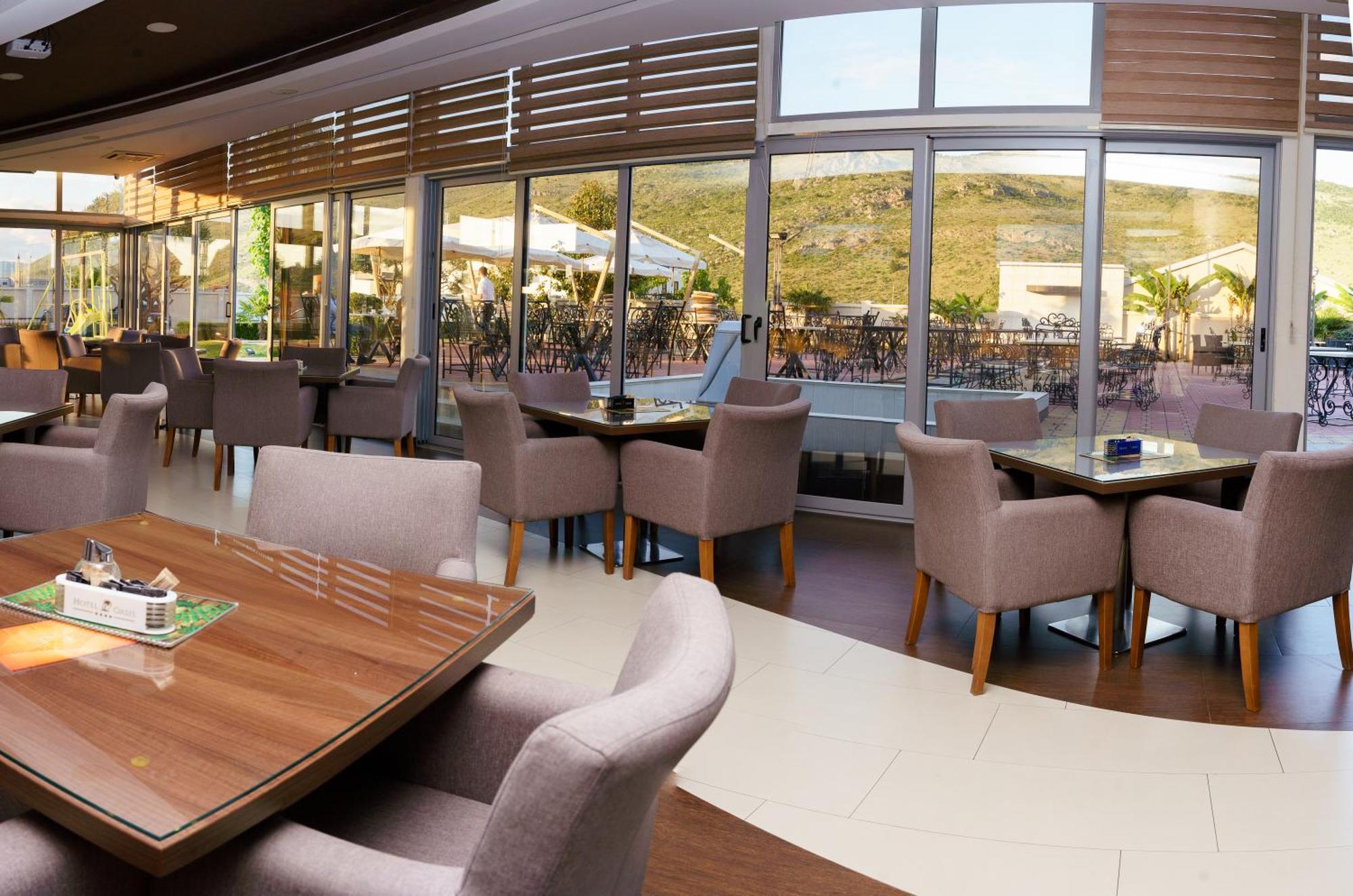 Hotel Oasis Подгорица Экстерьер фото
