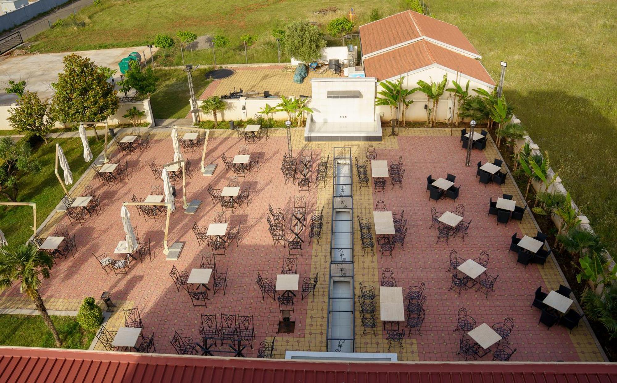 Hotel Oasis Подгорица Экстерьер фото