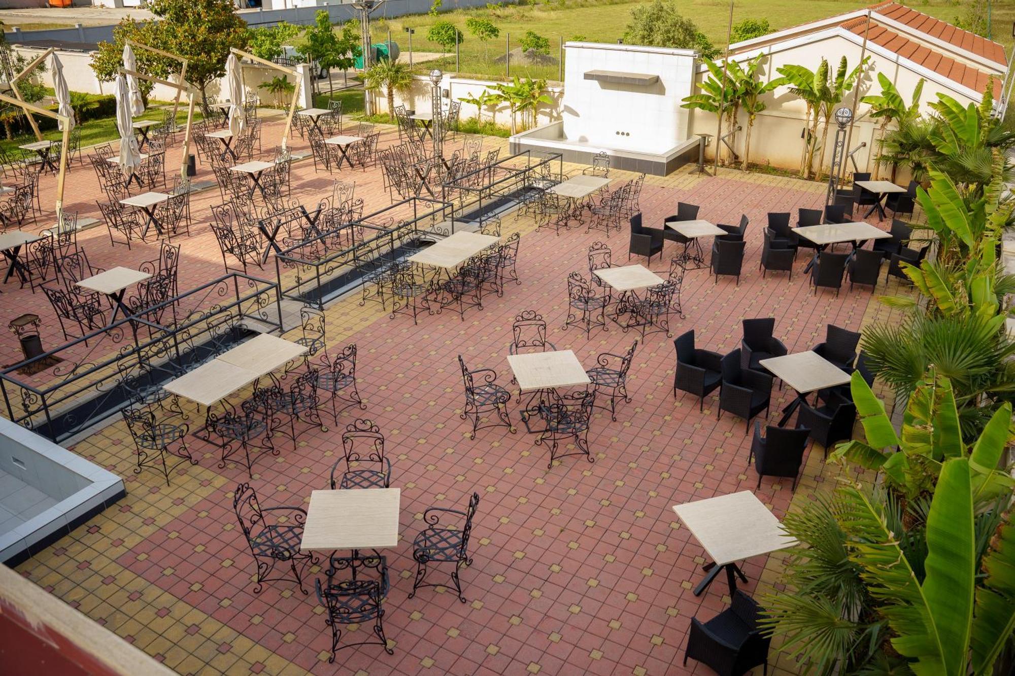Hotel Oasis Подгорица Экстерьер фото