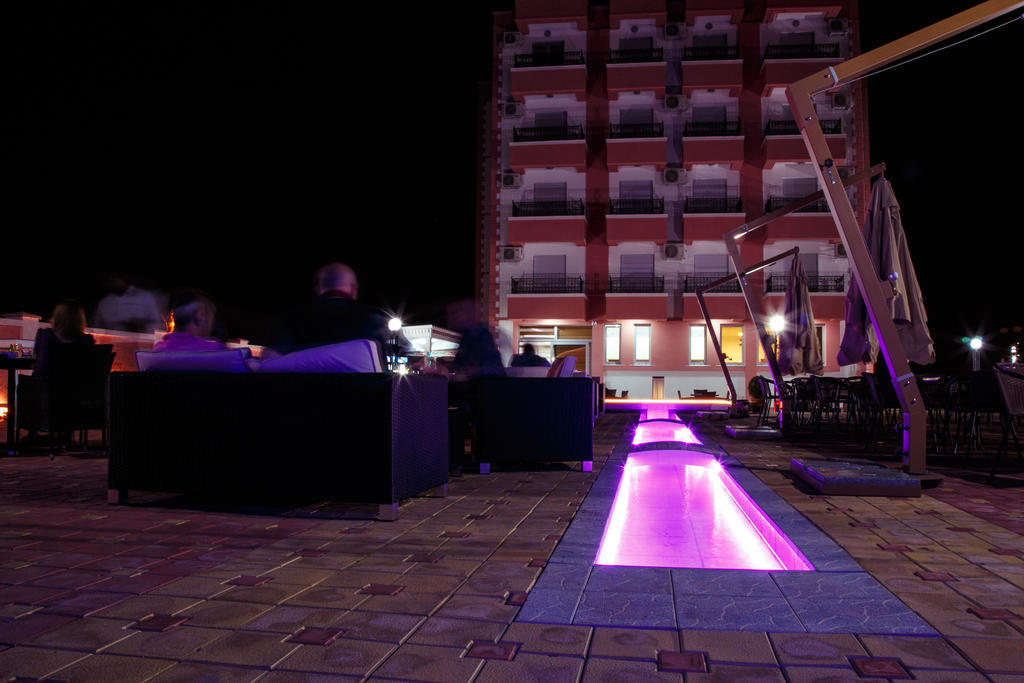 Hotel Oasis Подгорица Экстерьер фото