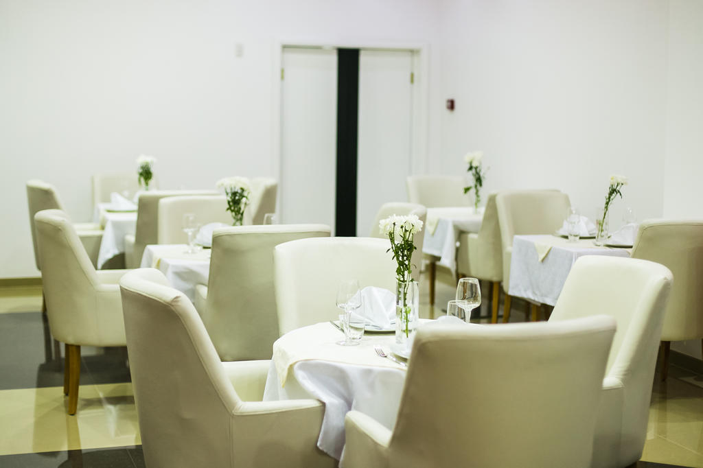 Hotel Oasis Подгорица Экстерьер фото