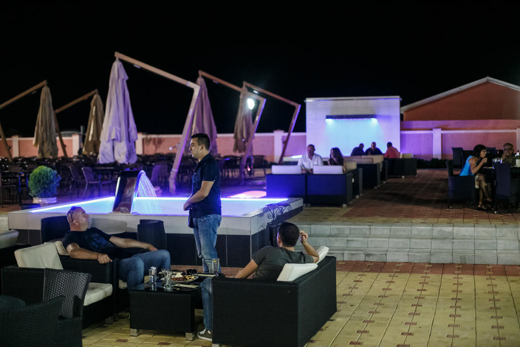 Hotel Oasis Подгорица Экстерьер фото