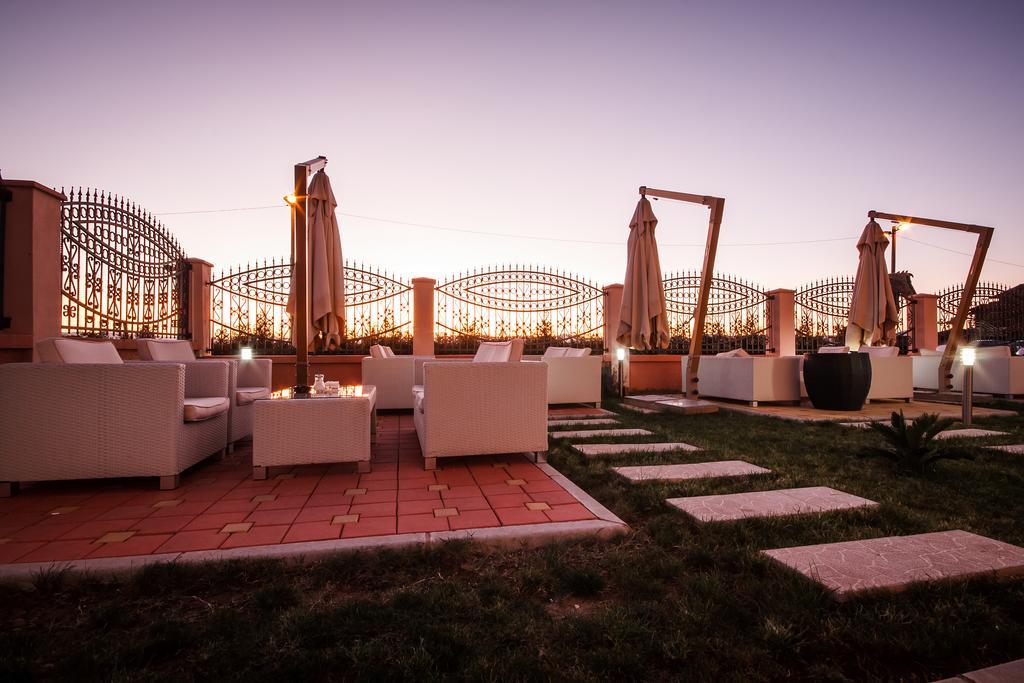 Hotel Oasis Подгорица Экстерьер фото